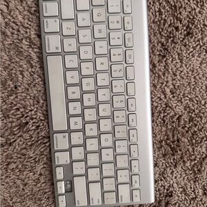 Apple Wireless Silver Keyboard